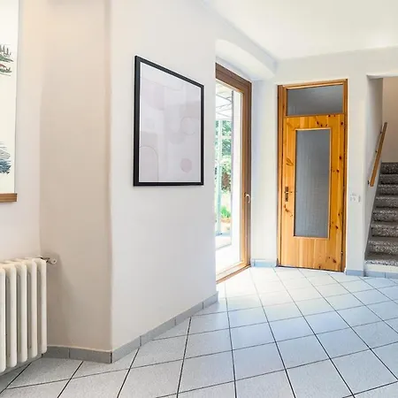 Spacious 4br With View نيسّو